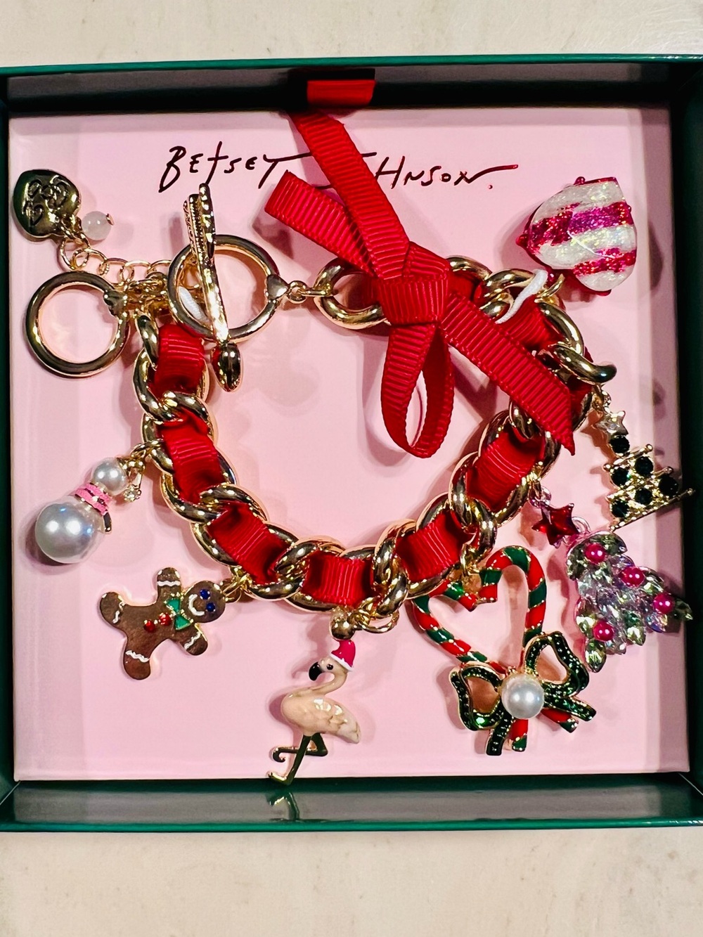 🎄BETSEY JOHNSON Holiday Gold Chain Charm Bracelet with Woven Red Velvet Ribbon